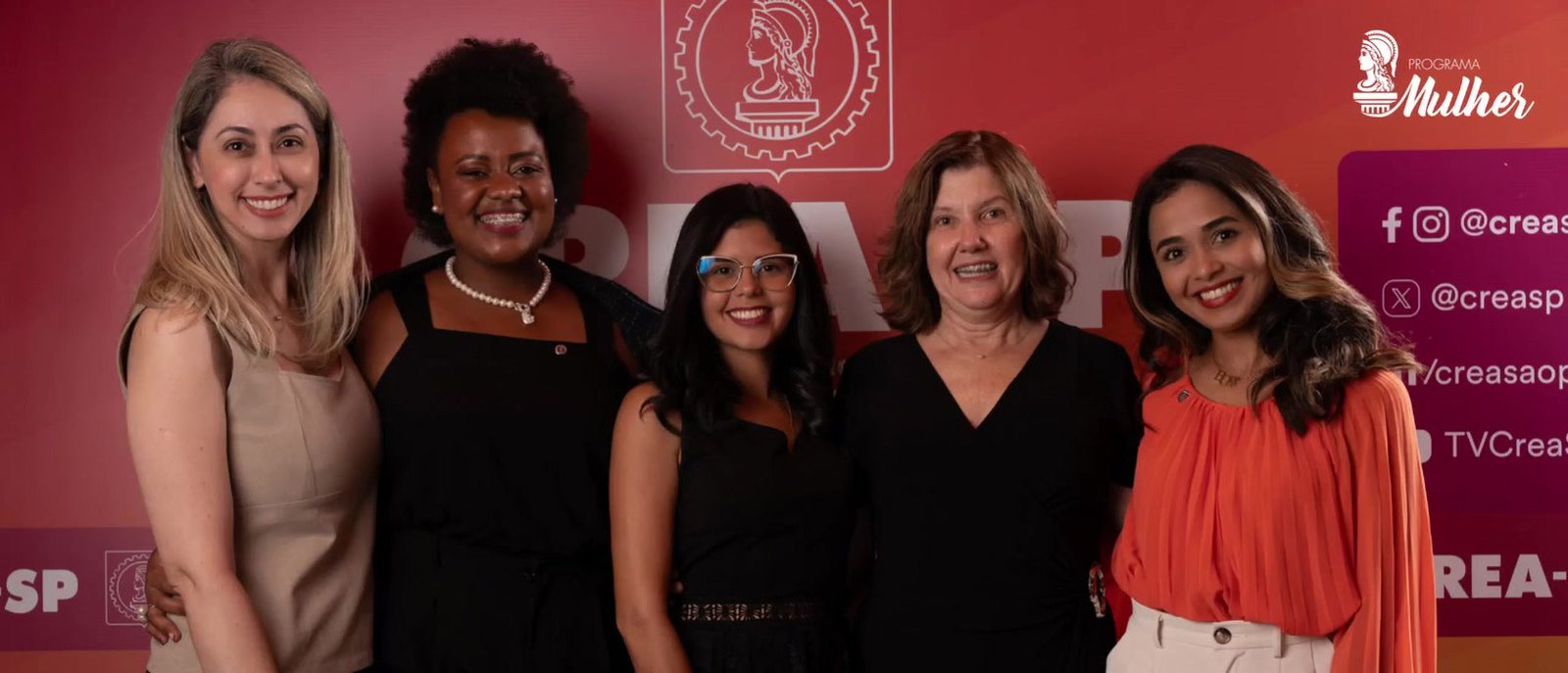 1224 Ledcentral Motion30 1920x823px V4